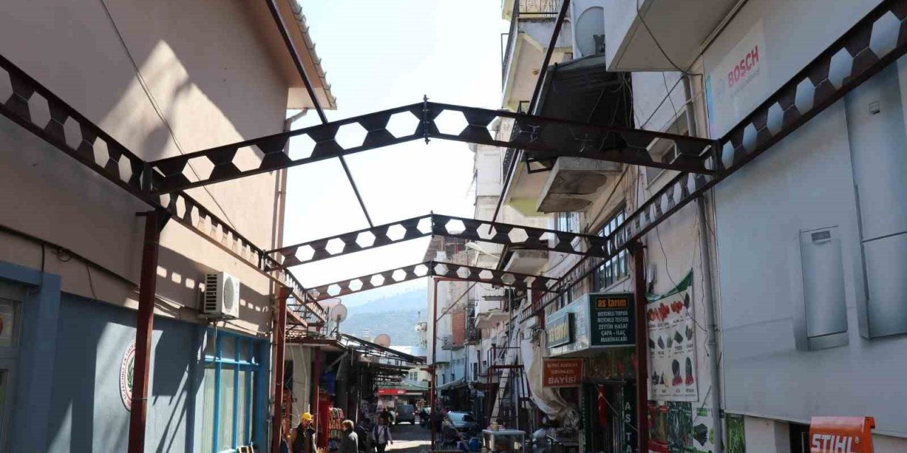 Bozdoğan’da Simit Pazarı Sokağı geçici olarak araç trafiğine kapatıldı