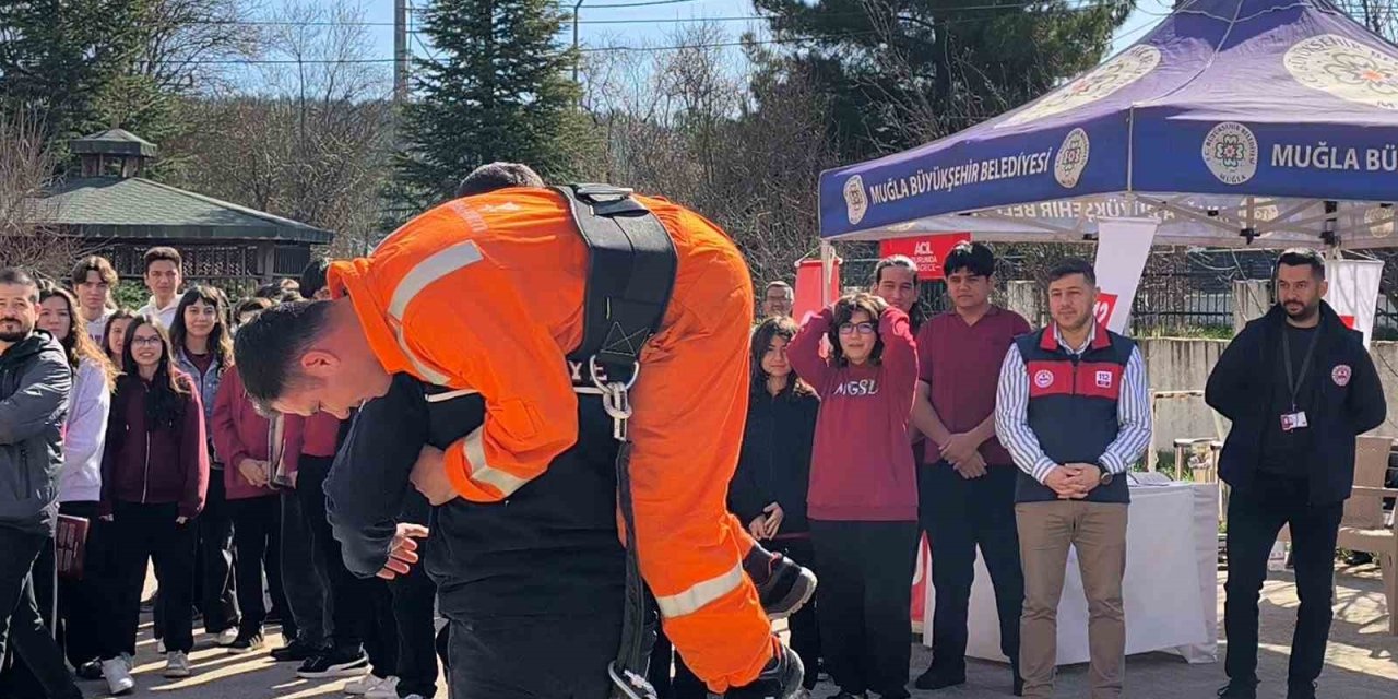 Muğla’da gerçeği aratmayan deprem tatbikatı