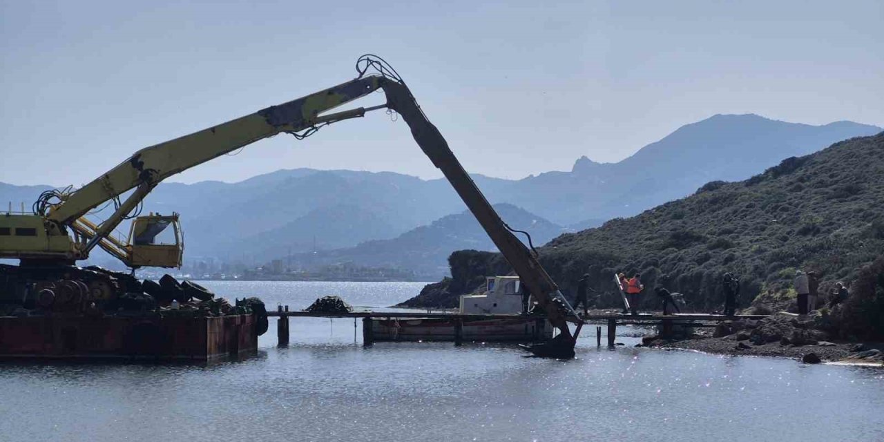Bodrum’da iskelelerin yıkımına başlandı