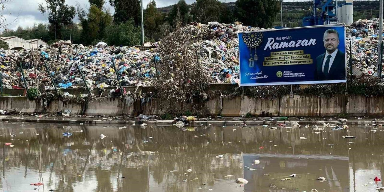 Buca’da çöp krizi: Belediye işçileri bu kez ’Nefes alamıyoruz’ diyerek eylem başlattı