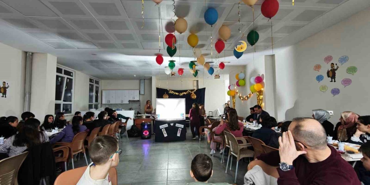 Kaymakam Dalak, miniklerle aynı sofrada oruç açtı