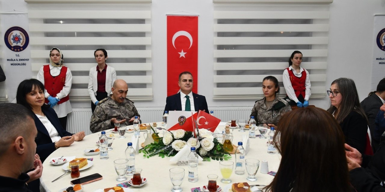 Vali Akbıyık, şehit aileleri, gaziler ile iftar sofrasında buluştu