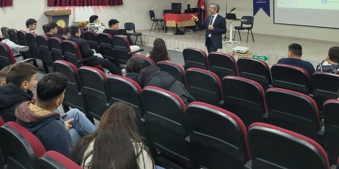 Liseli gençlere kariyer desteği