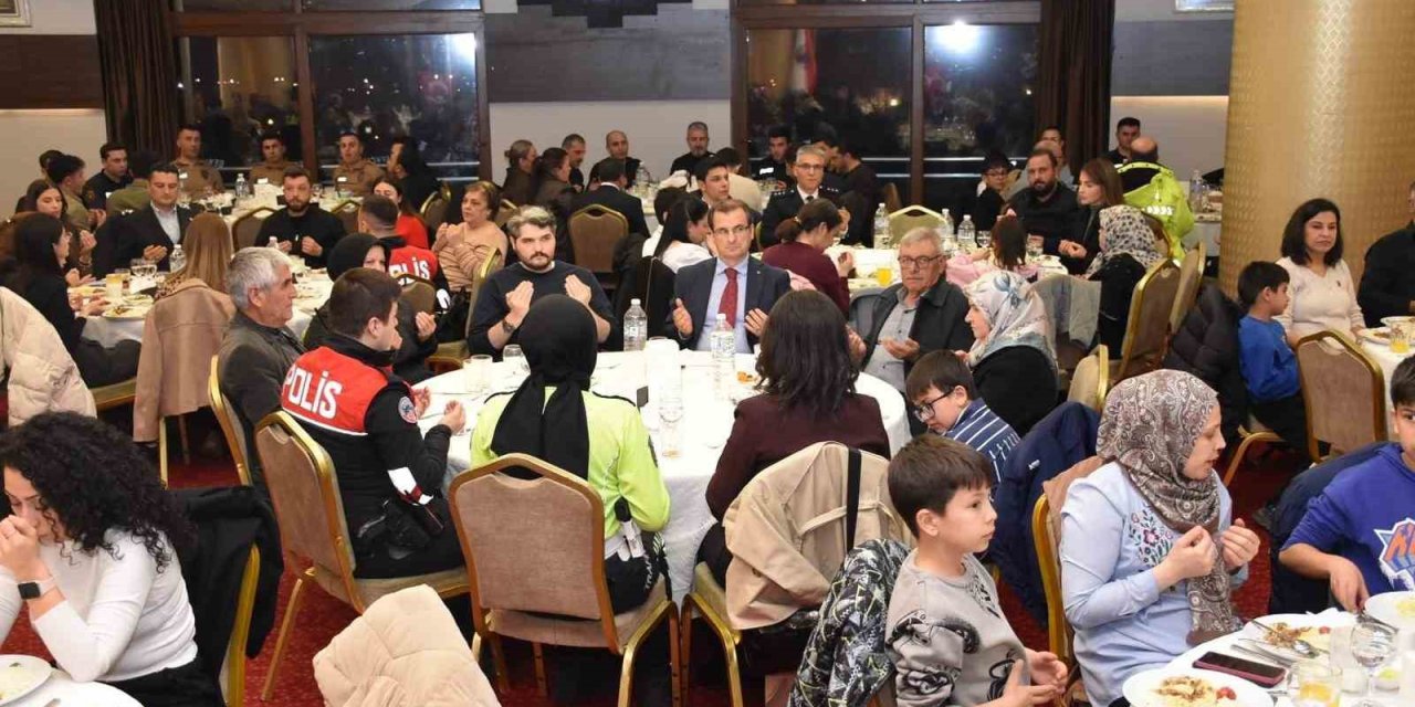 Salihli İlçe Emniyet, şehit aileleri ve gazileri iftar sofrasında ağırladı