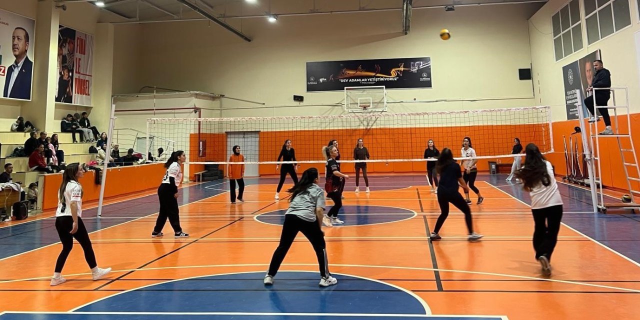 Selendi’de 8 Mart Dünya Kadınlar Günü’ne özel voleybol turnuvası