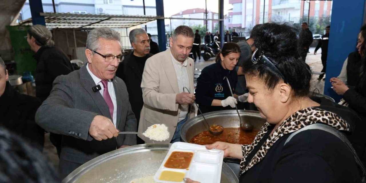 Nazilli Belediyesi’nden Yeni Mahalle’de iftar programı