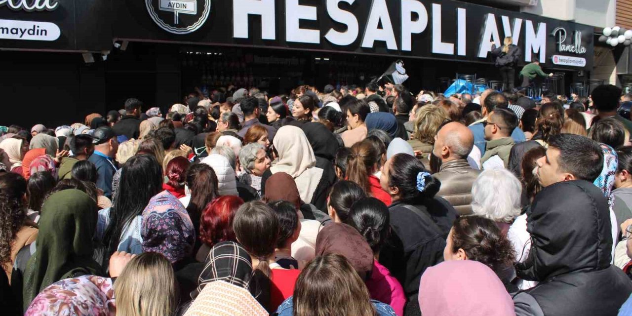 Aydın’da ’indirimli eşya’ izdihamı: Ezilen ve bayılan vatandaşlar hastaneye kaldırıldı