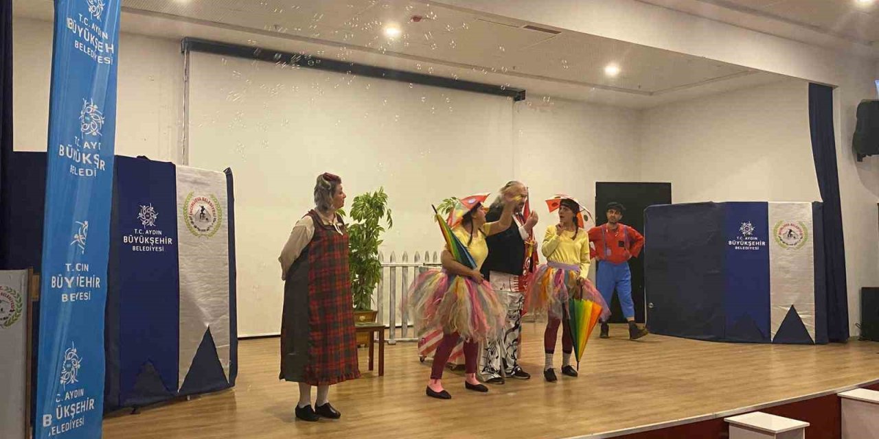 Başkan Çerçioğlu, İncirliova’da çocukları tiyatro ile buluşturdu