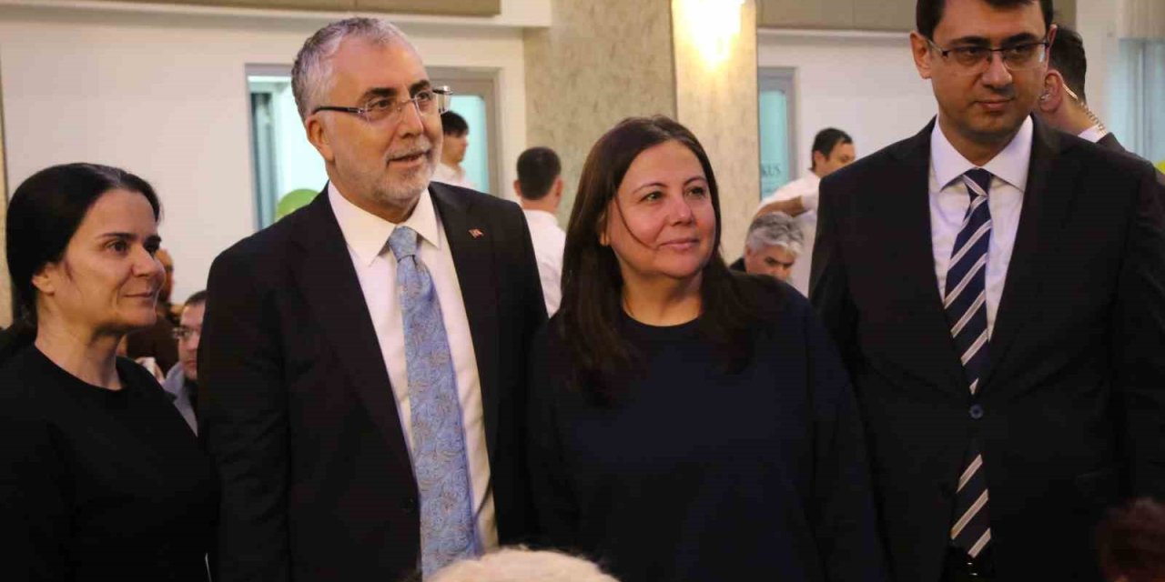 Bakan Işıkhan: "Türkiye olarak, sulhun ve sağ duyunun hakim olduğu bir diplomasi ortamının tesisi için çalışmaya devam edeceğiz"