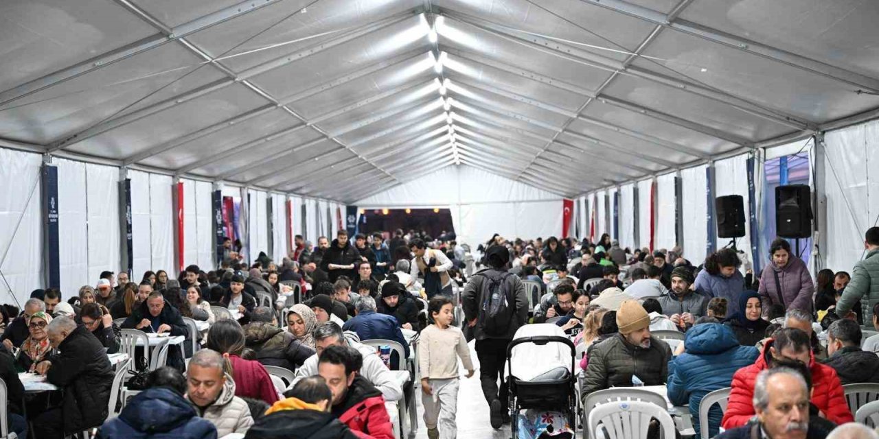 Başkan Çerçioğlu, vatandaşlarla iftar sofrasında bir araya geldi