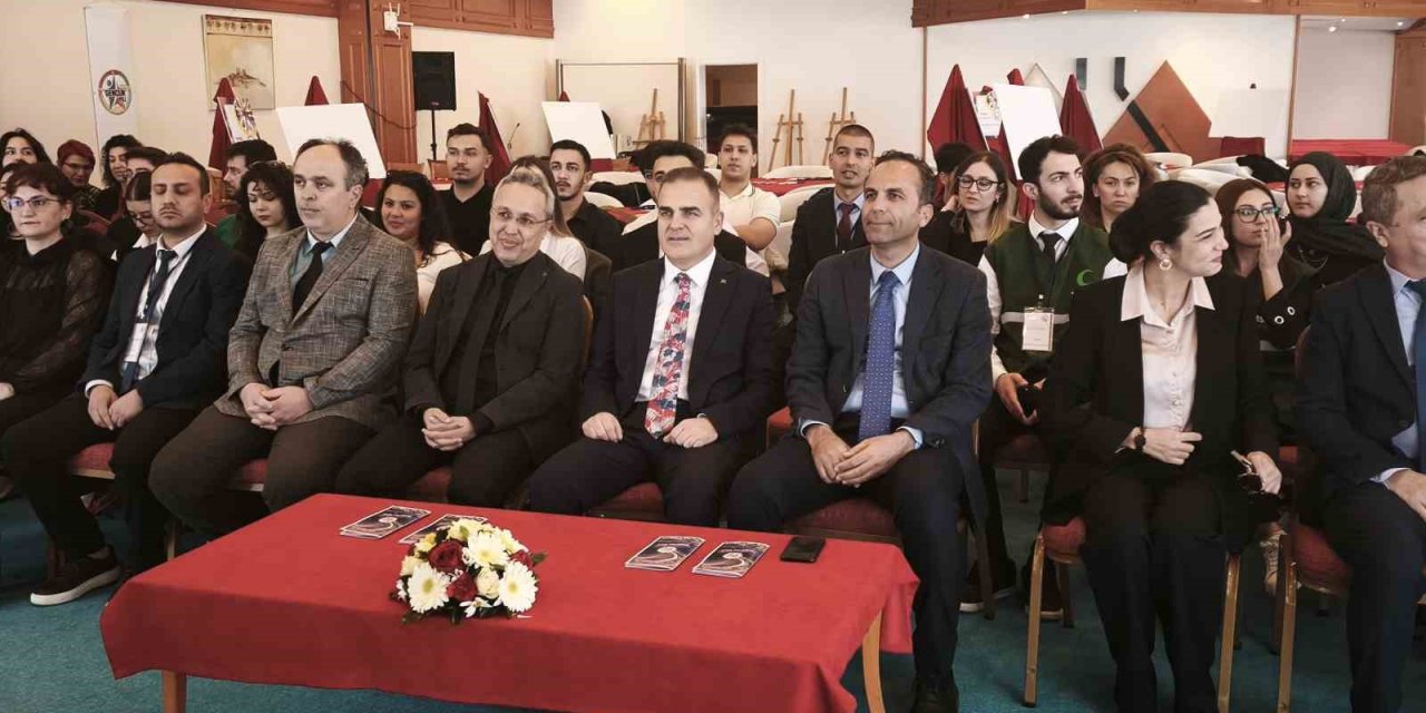 Vali Akbıyık gençlerle çalıştayda buluştu