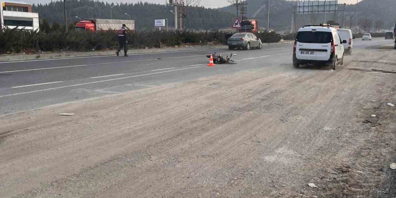 Otomobil ile çarpışan motosikletin sürücüsü hayatını kaybetti