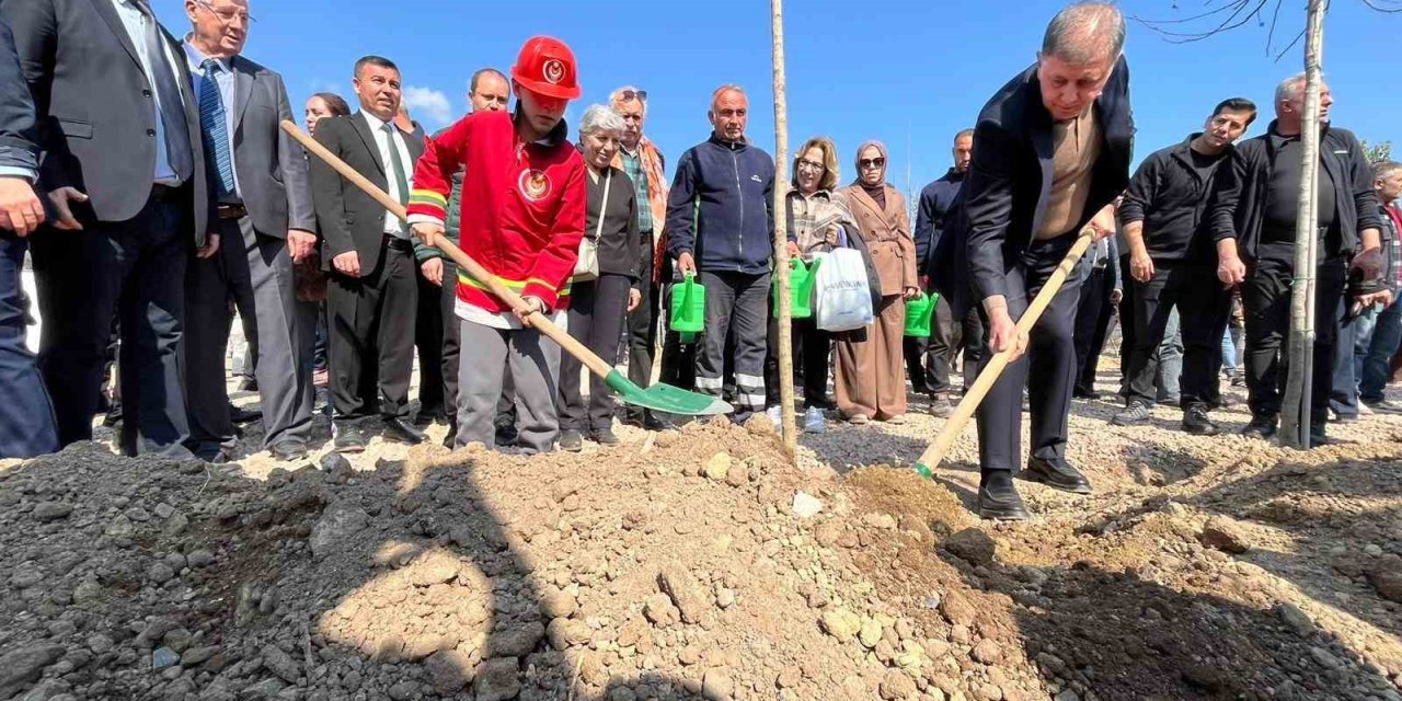 İzmir’de 4 bin 200 ağaçlık ’İtfaiye Korusu’ açıldı