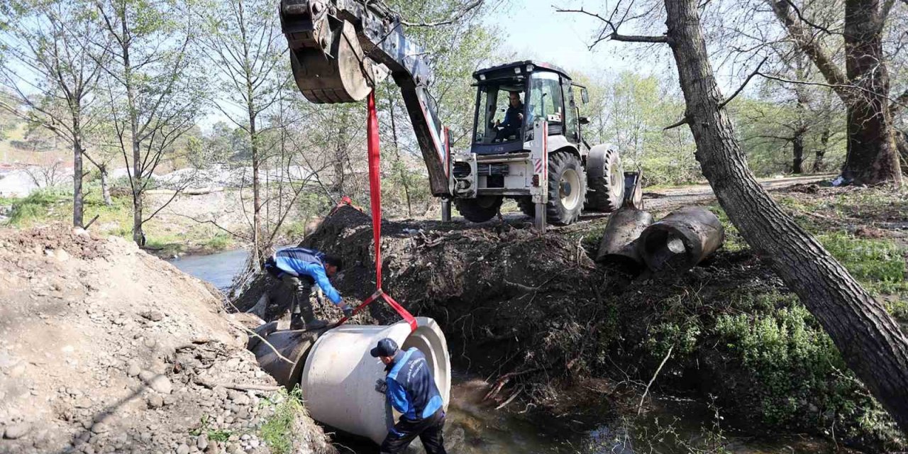Muğla Büyükşehir tarafından Köyceğiz’de selden zarar gören üreticiler destekleniyor