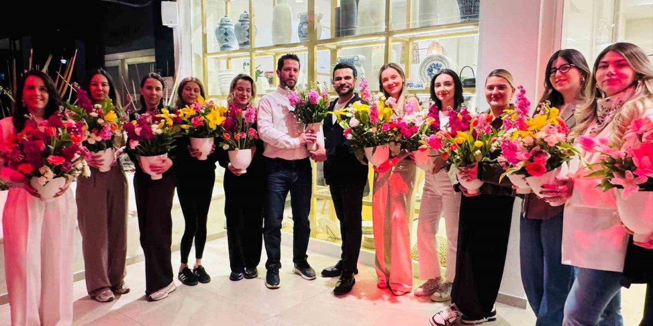 Çiçekler kadınların elinde sanat eserine dönüştü