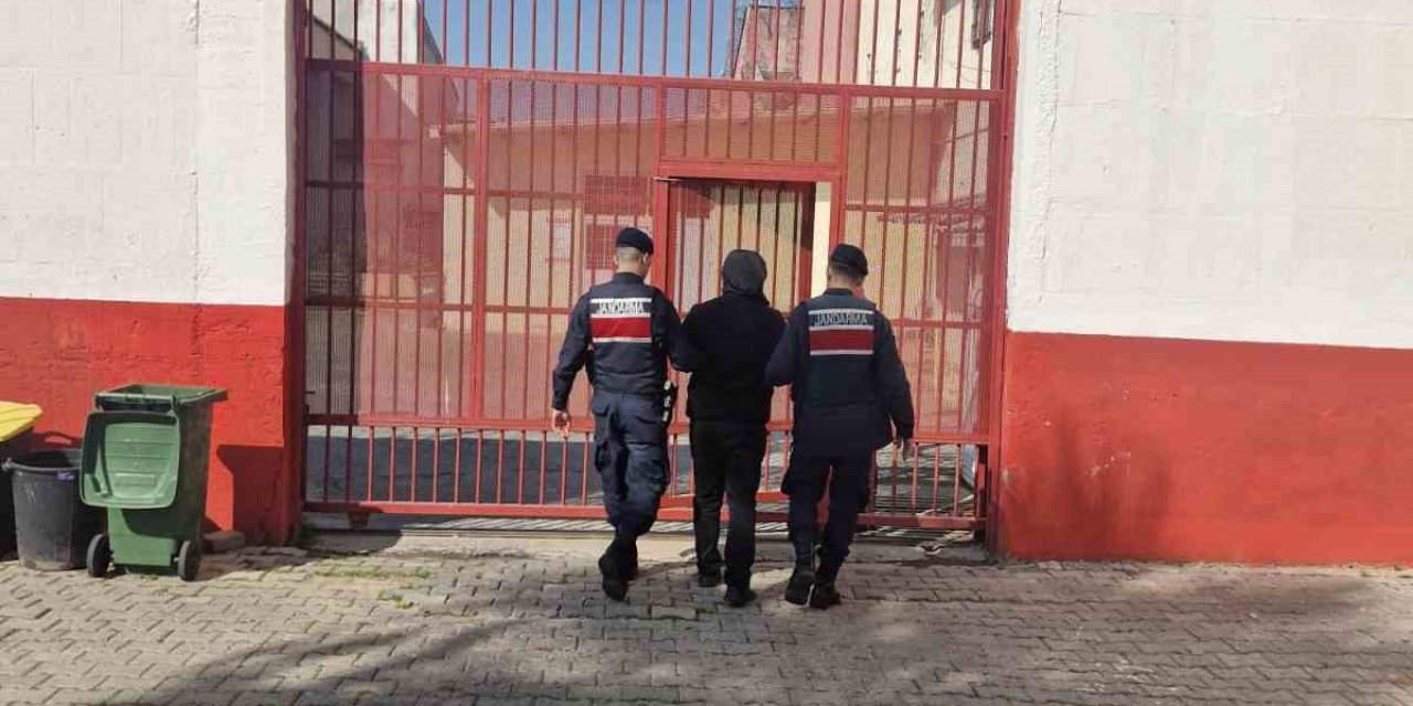 Hapis cezasıyla aranıyordu jandarmadan kaçamadı