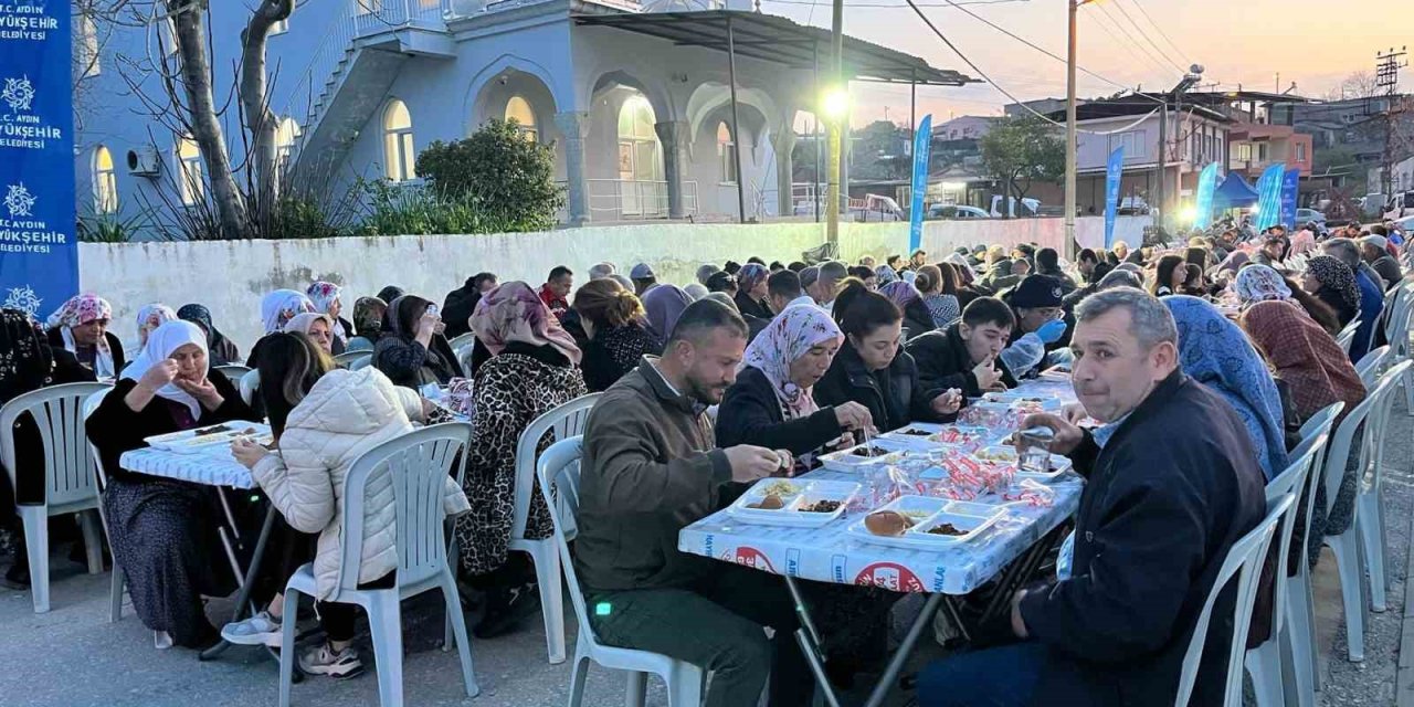 Binlerce Aydınlı Büyükşehir’in iftar sofrasında bir araya geldi