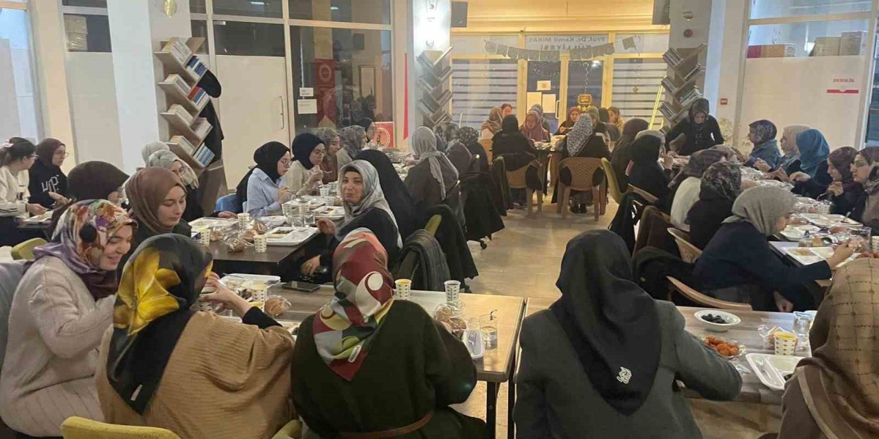 Müftülük personelleri üniversite öğrencileriyle iftarda buluştu