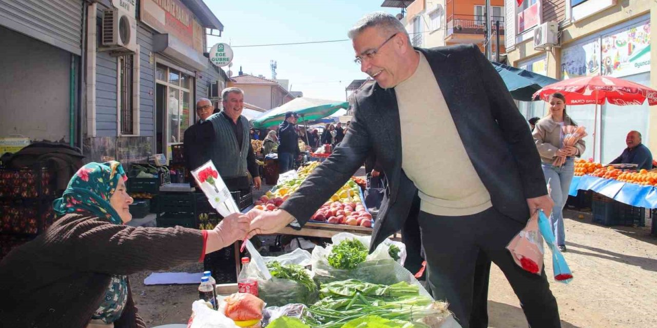 Başkan Güler’den kadınlara çiçekli jest