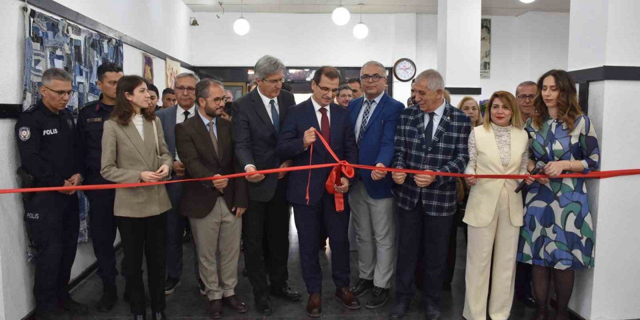 Salihli’de 8 Mart’a özel Uluslararası Jürili Karma Sergi açıldı