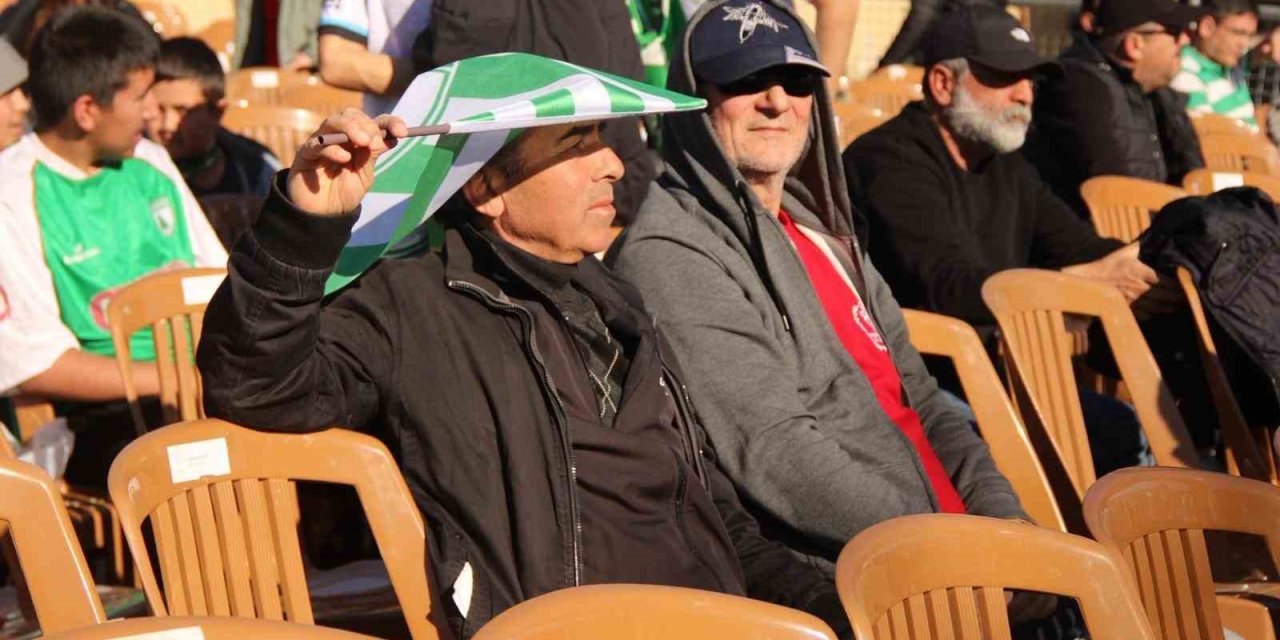 Seyirci yasağı taraftarı durduramadı