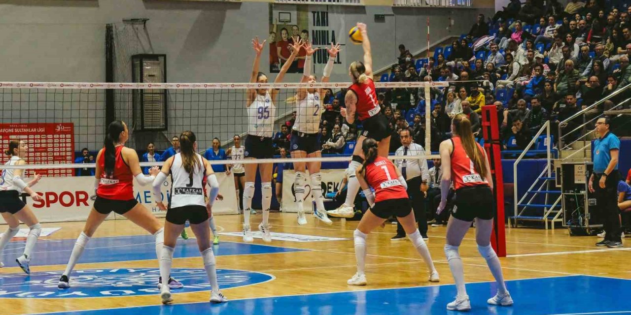 Sultanlar Ligi: Aydın Büyükşehir Belediyespor: 2 - Beşiktaş: 3