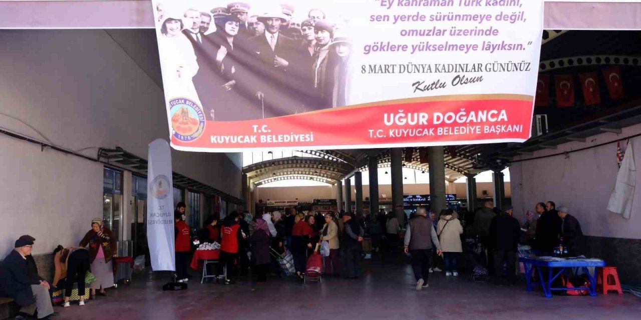 Kuyucak Belediyesi’nden kadınlara 8 Mart sürprizi