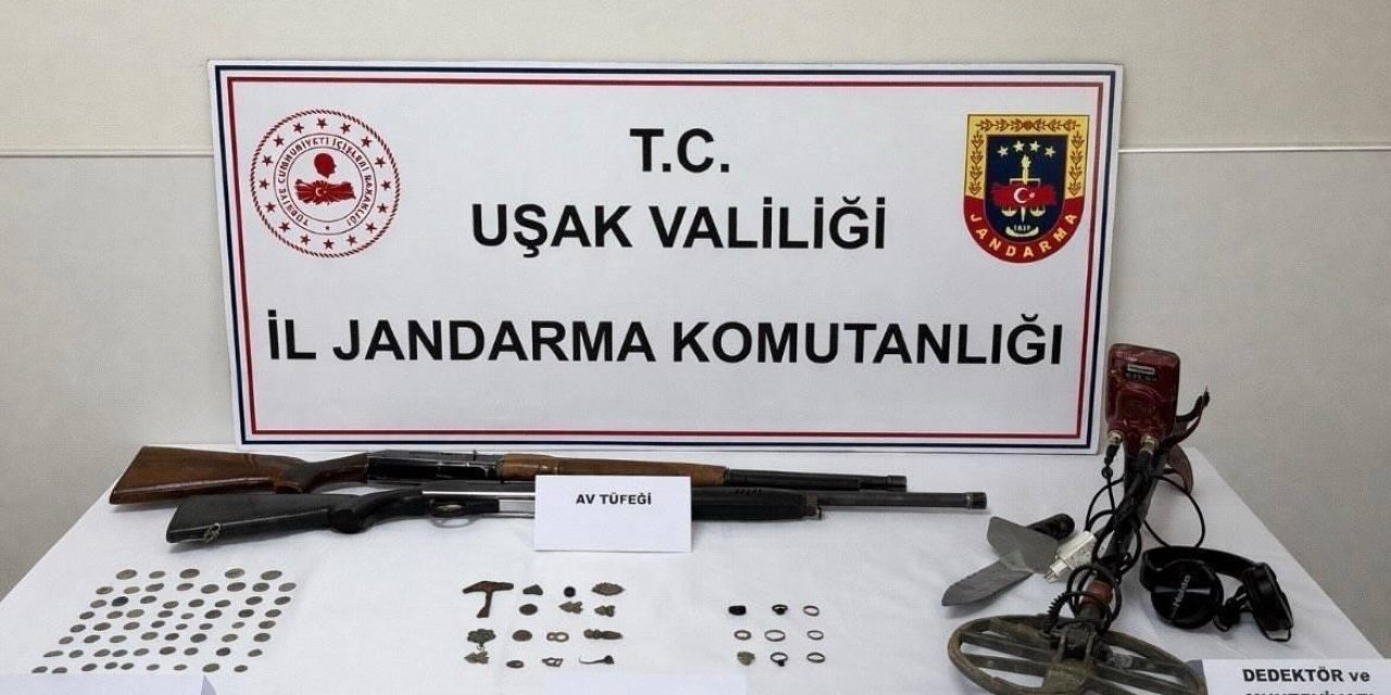 Uşak’ta tarihi eser kaçakçıları 63 sikkeyle yakalandı