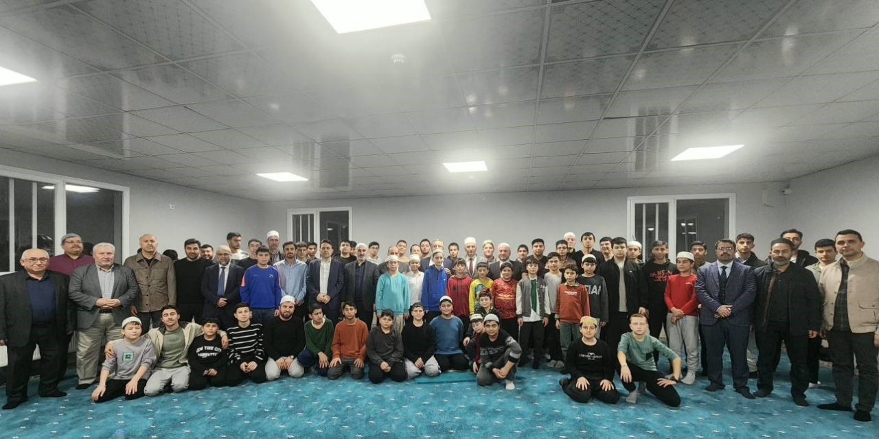 Aydın’da protokol ve öğrenciler ‘İyilik Sofrası’nda bir araya geldi