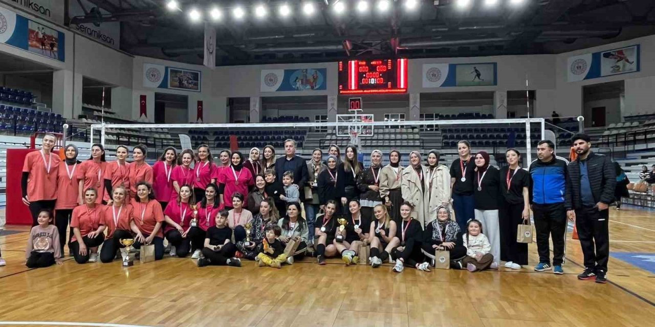 Manisa’da "Evinin Sultanları" 8 Mart’ta parkeye indi