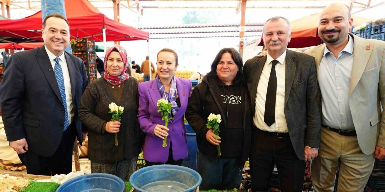 Başkan Dutlulu’dan 8 Mart’a çiçekli kutlama