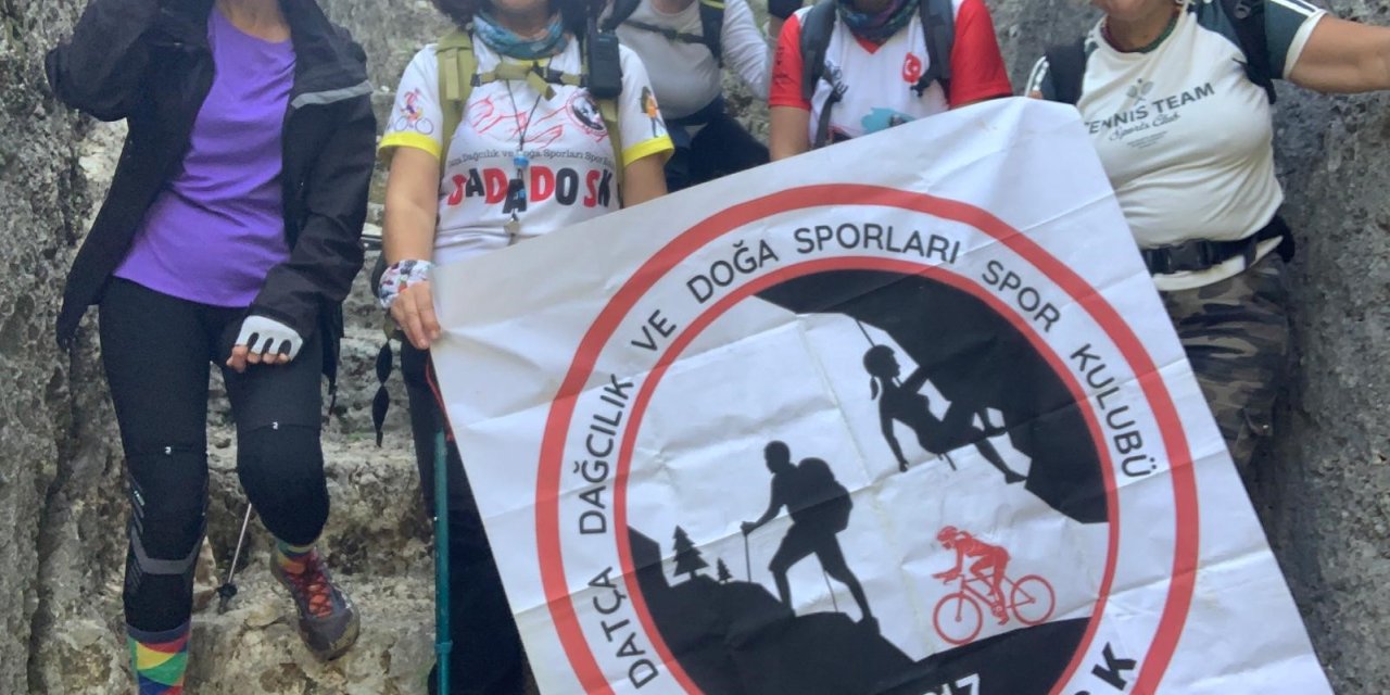 Datça’da kadınlar 8 Mart için doğada yürüdü