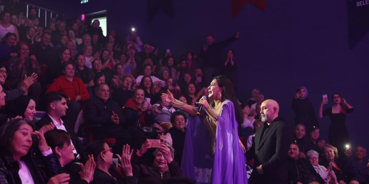 Sevilen sanatçı Duru Didim’de vatandaşlar ile buluşturdu