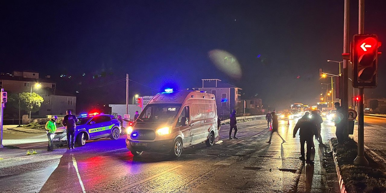 Yolun karşısına geçmek isteyen yaşlı kadına otomobil çarptı