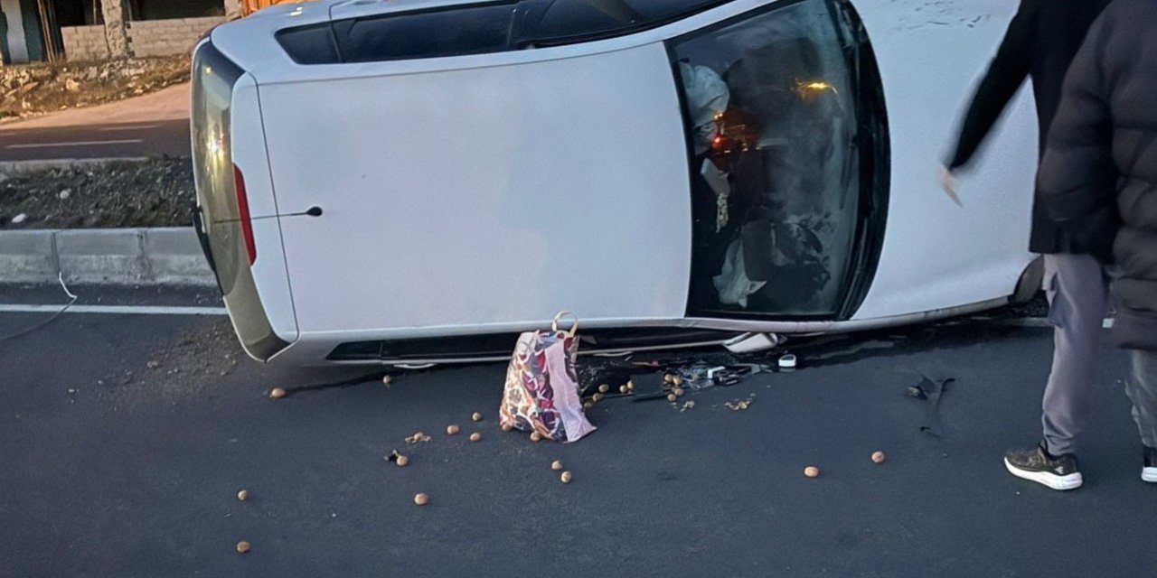 Denizli-Serinhisar karayolunda 2 araç takla attı; 5 yaralı