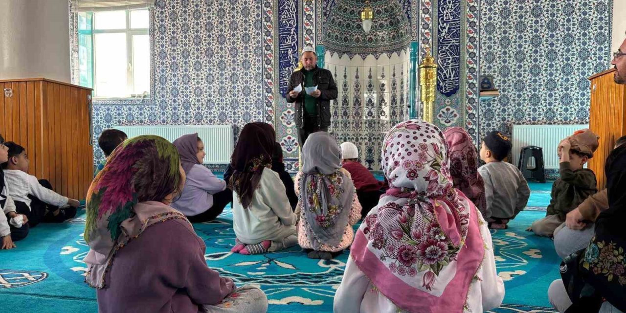 Anaokulu öğrencileri Fatih Camii’ni ziyaret etti