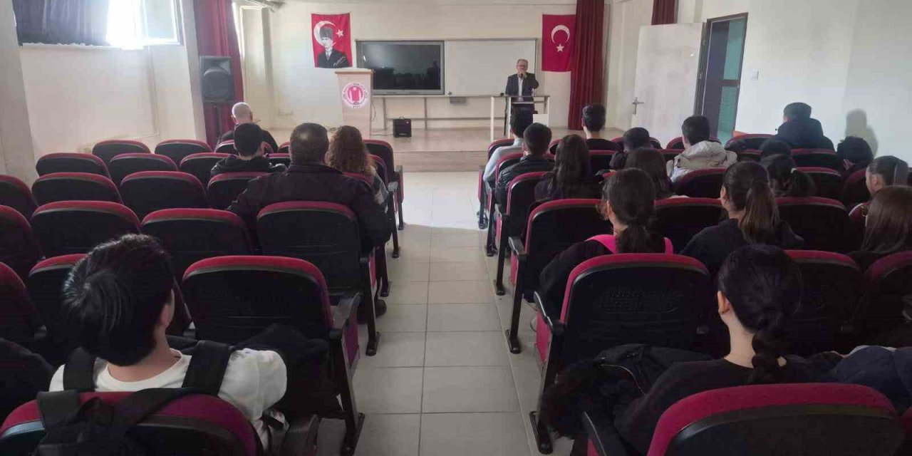 Çine’de öğrencilere cami ve hayat temalı konferans verildi