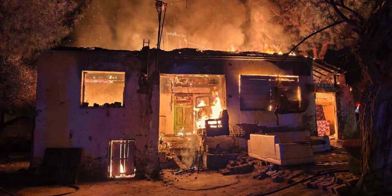 Sultanhisar’da müstakil ev alevlere teslim oldu