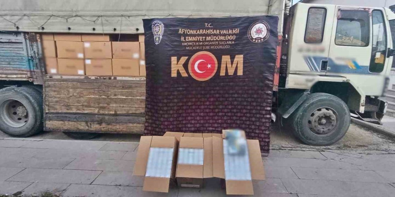 Polis 4 milyon 100 bin adet sahte bandrollü boş makaron ele geçirdi