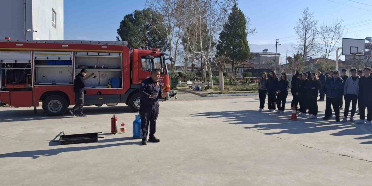 Yangın anı okulda tatbikatla canlandırıldı