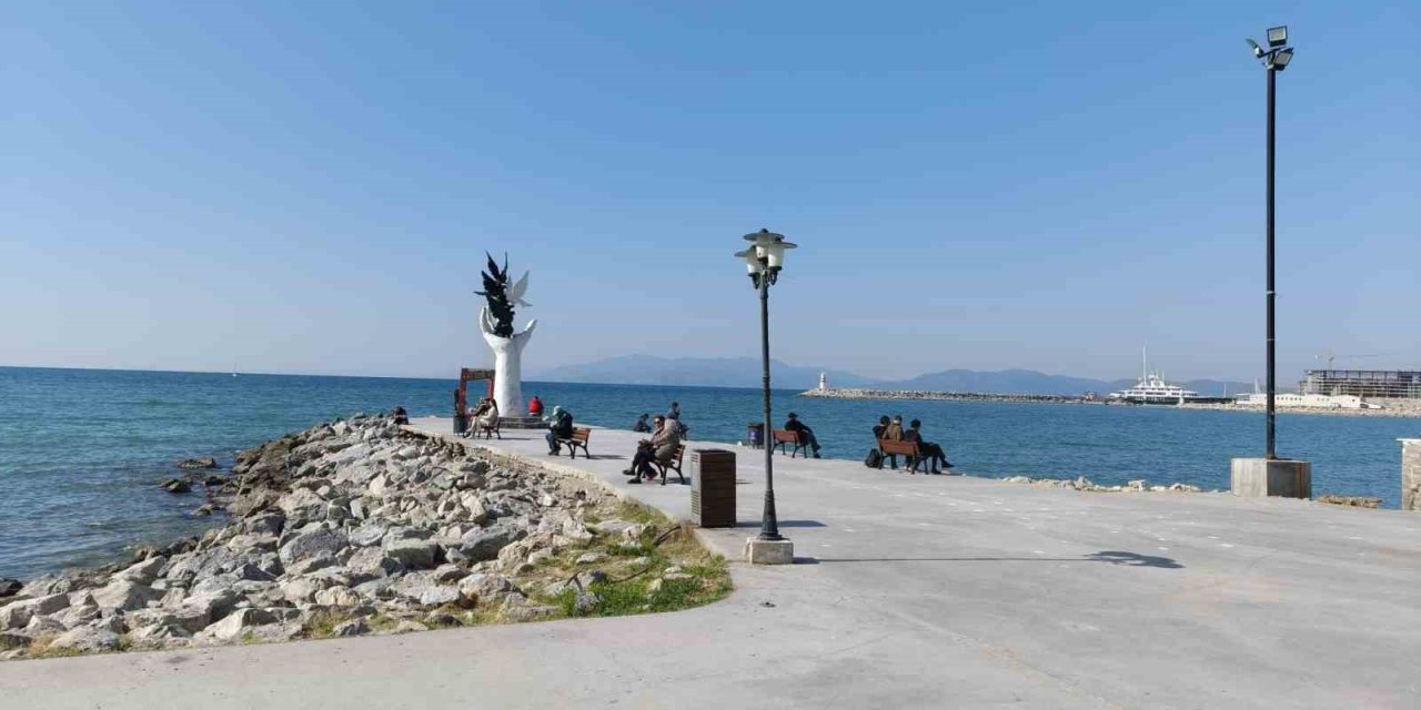 Kuşadası, Mart ayında yazı yaşadı