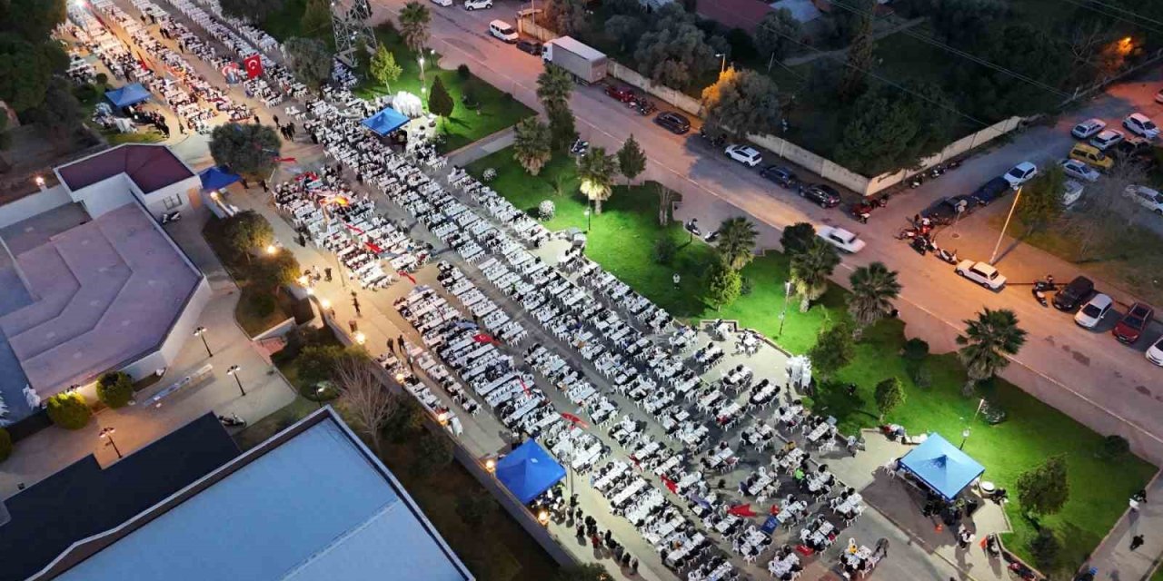 Nazilli’de vatandaşlar iftar sofrasında buluştu