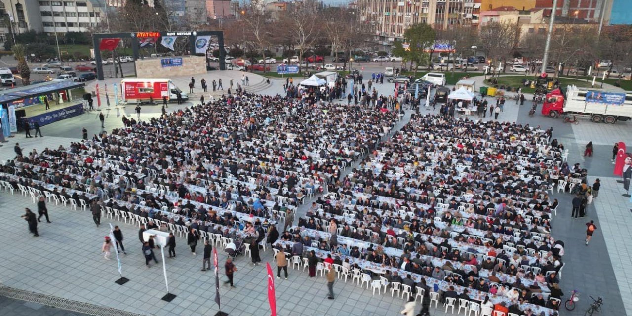 Manisa Büyükşehir’in ‘İftar Sofrası’ Salihli’de kuruldu
