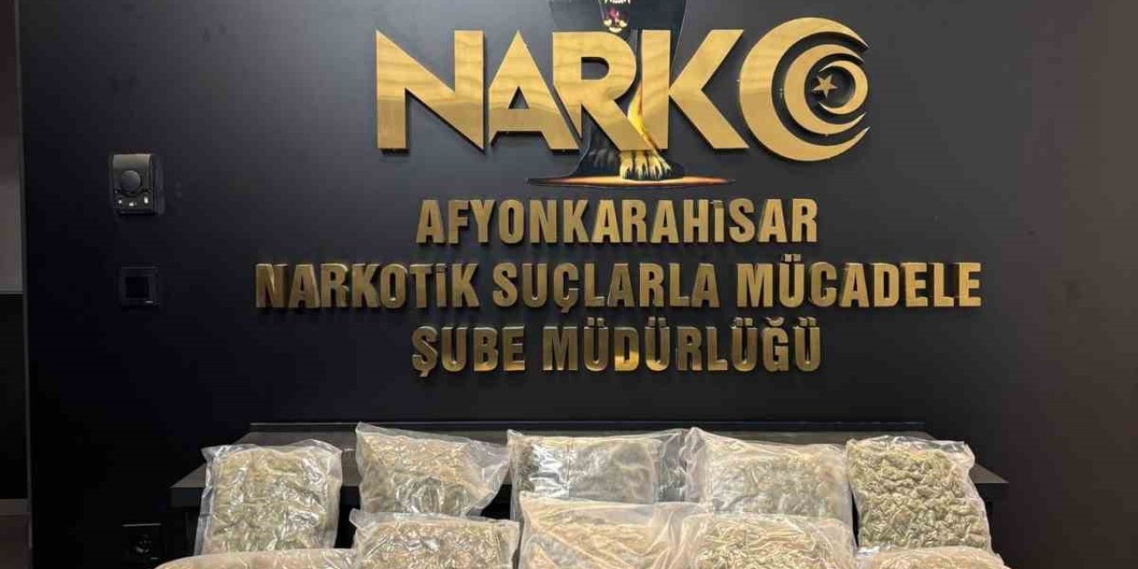 Polis kolilerle taşınan 9 kilogram uyuşturucu madde ele geçirdi