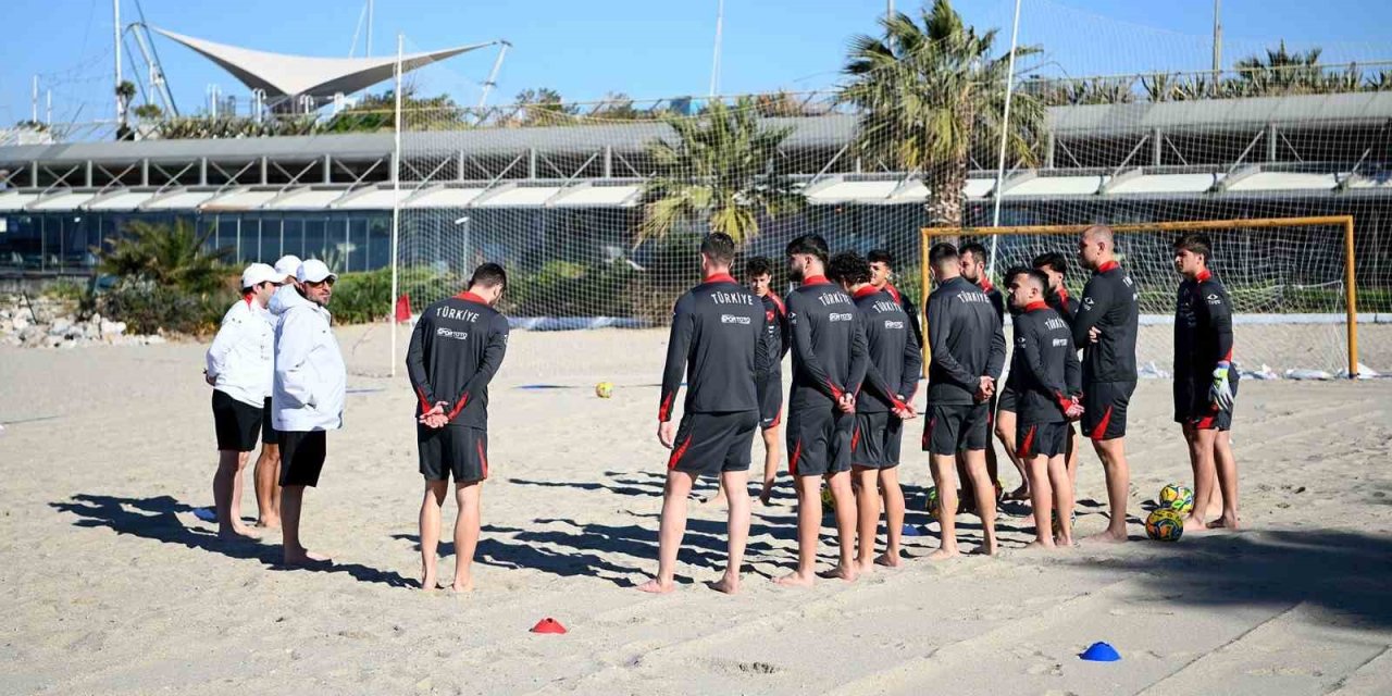Plaj Futbolu Milli Takımı kamp için Kuşadası’nda