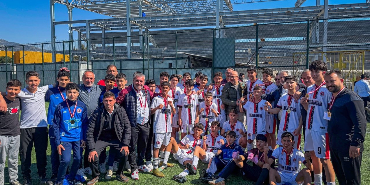 İncirliova Belediyespor U-15 takımı, şampiyonluğunu ilan etti
