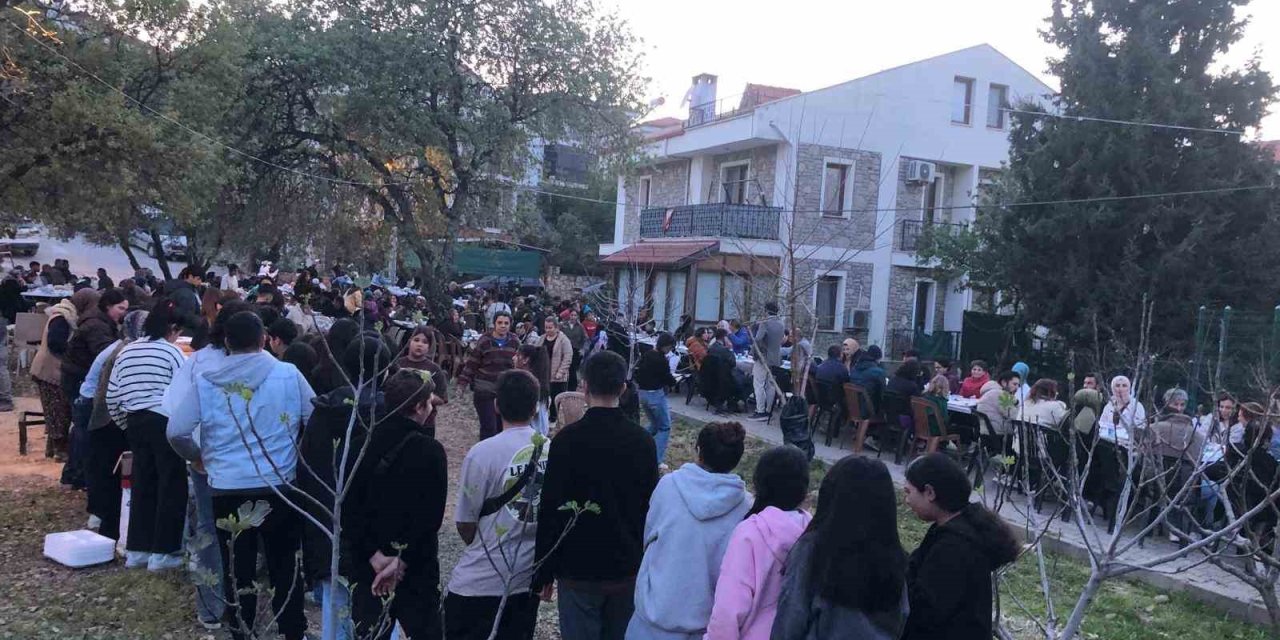 Datça İmam Hatip Lisesi’nden iftar yemeği
