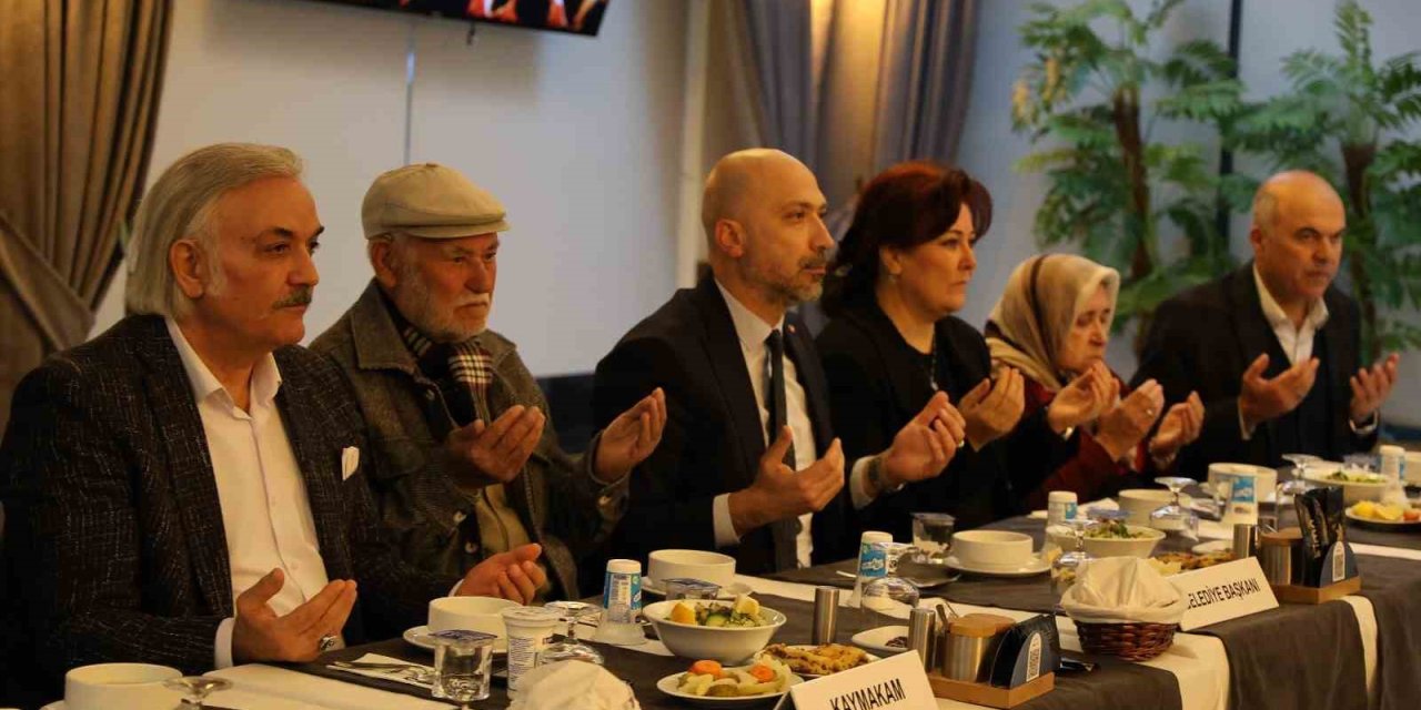 Söke’de protokol huzurevi sakinleriyle iftar sofrasında buluştu