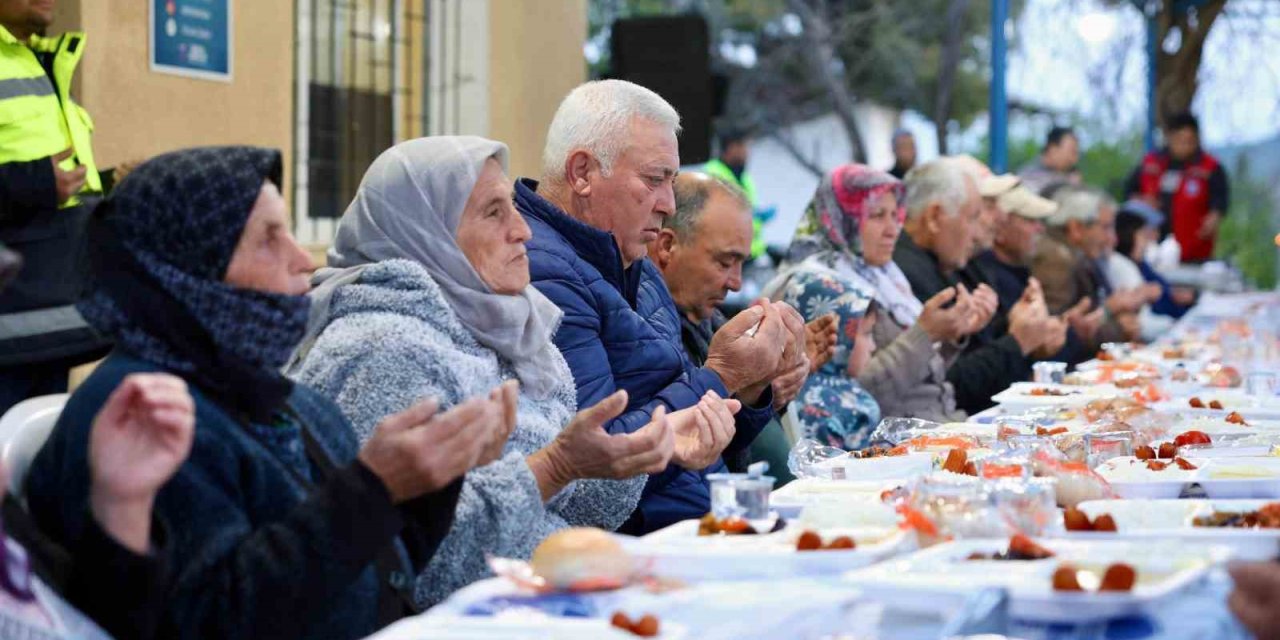 Didim Belediyesi Batıköy’de iftar sofrası kurdu