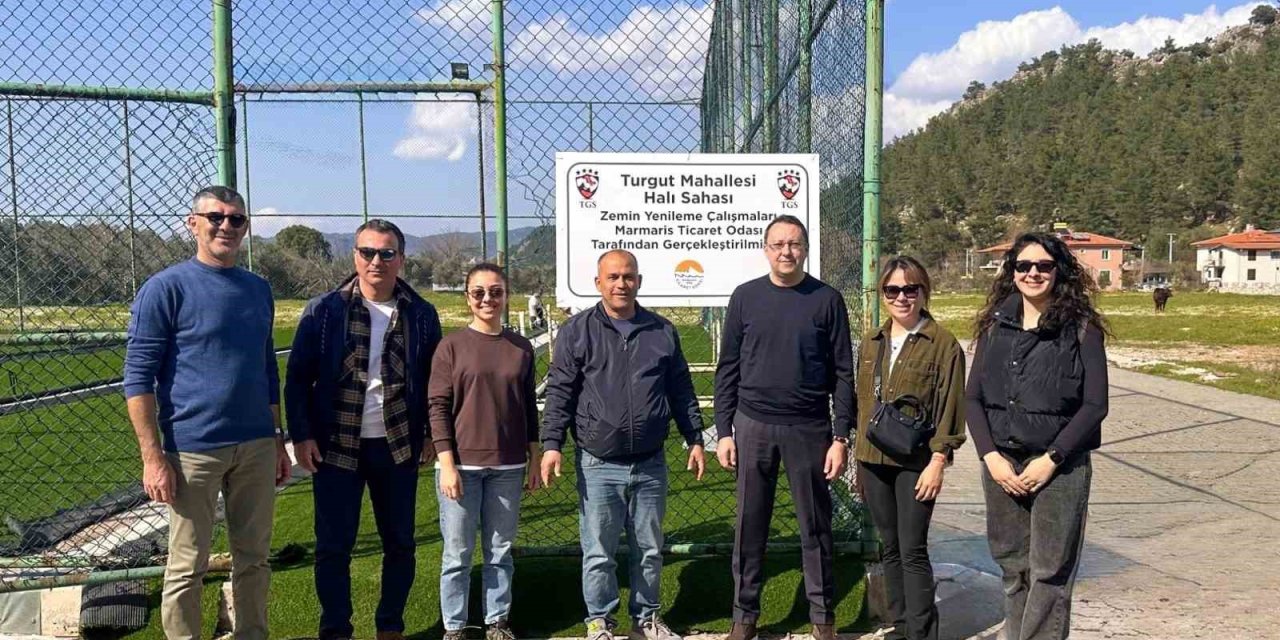 Marmaris Turgut Mahallesi’nde futbol sahası yenilendi